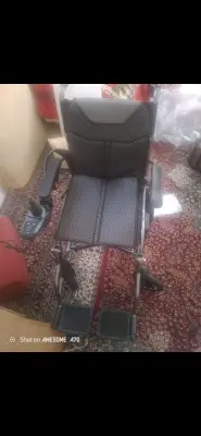كرسي متحرك قابل للطي